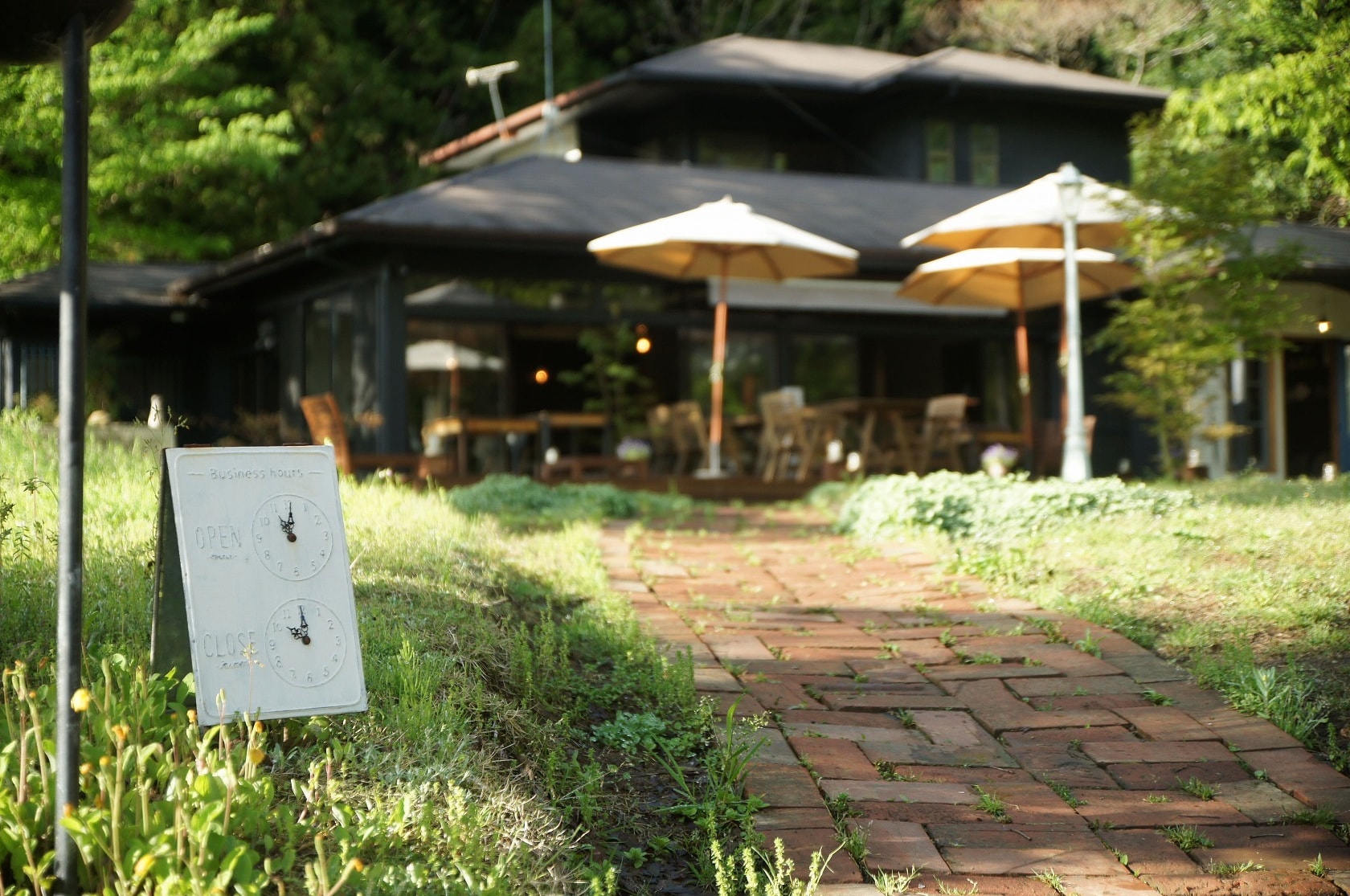 大子でランチ＆ディナーなら、カフェ＆ゲストハウス＆ゲストハウス 咲くカフェ　ウッドデッキ　テラス席